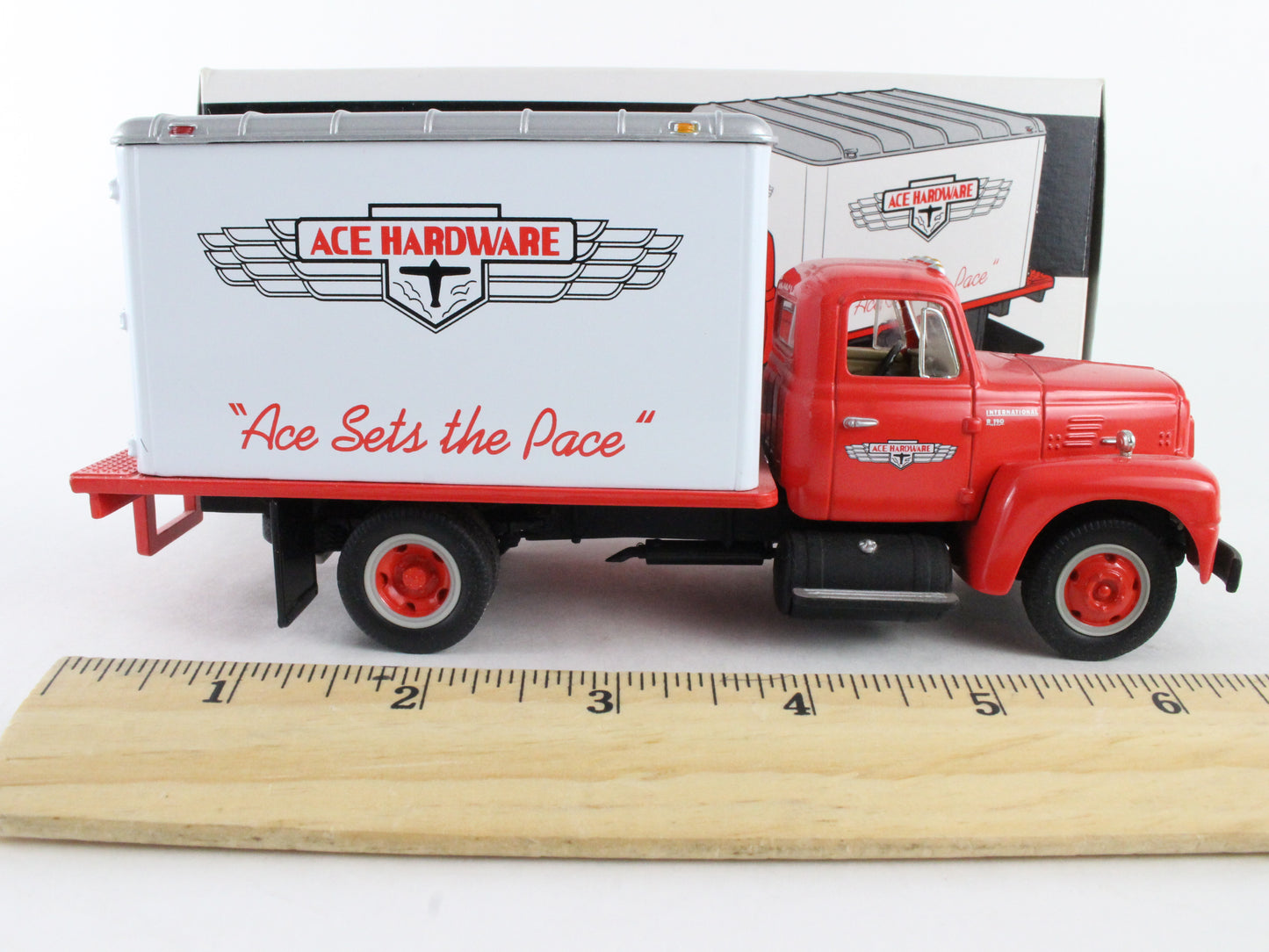 1957 International R-190 Dry Goods Van Ace Hardware First Gear 1:34 9808999