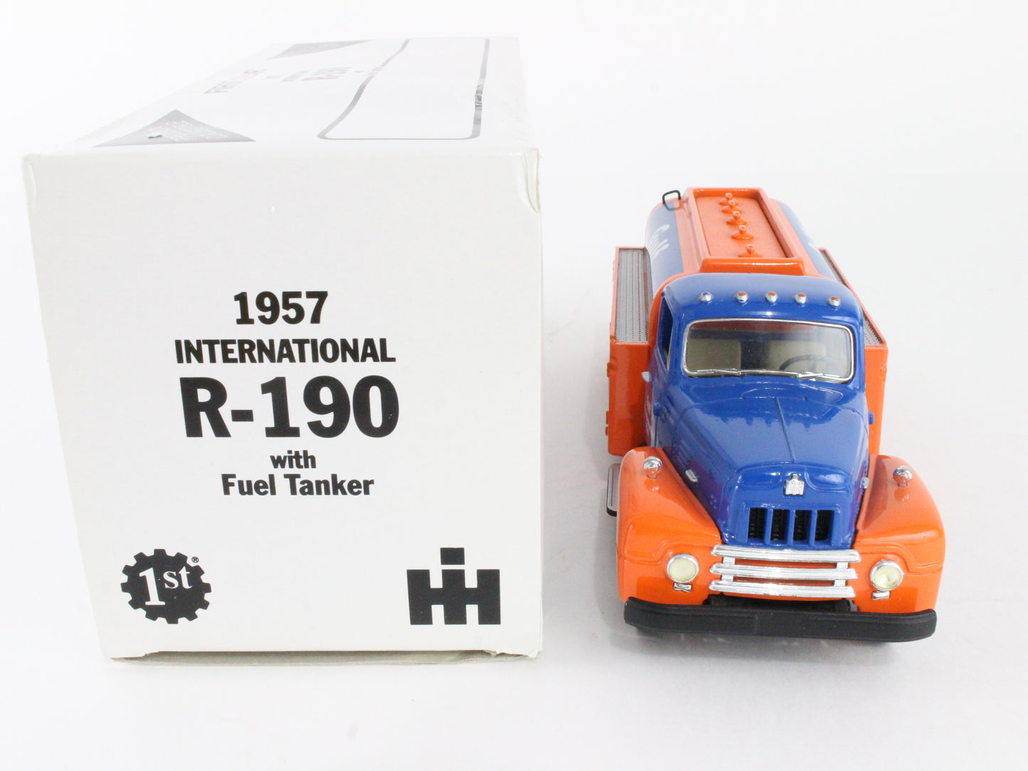 1957 International R-190 W/ Fuel Tanker Gulf Oil First Gear 1:34 Model 29-1335