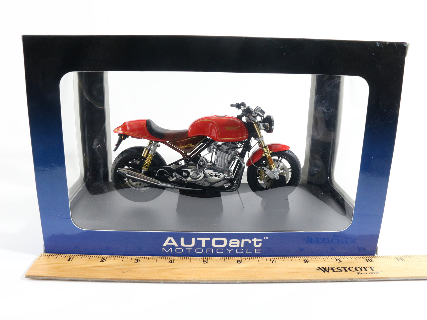 2005 Norton Commando 952 Red Autoart 1:12 Model Motorcycle 12161