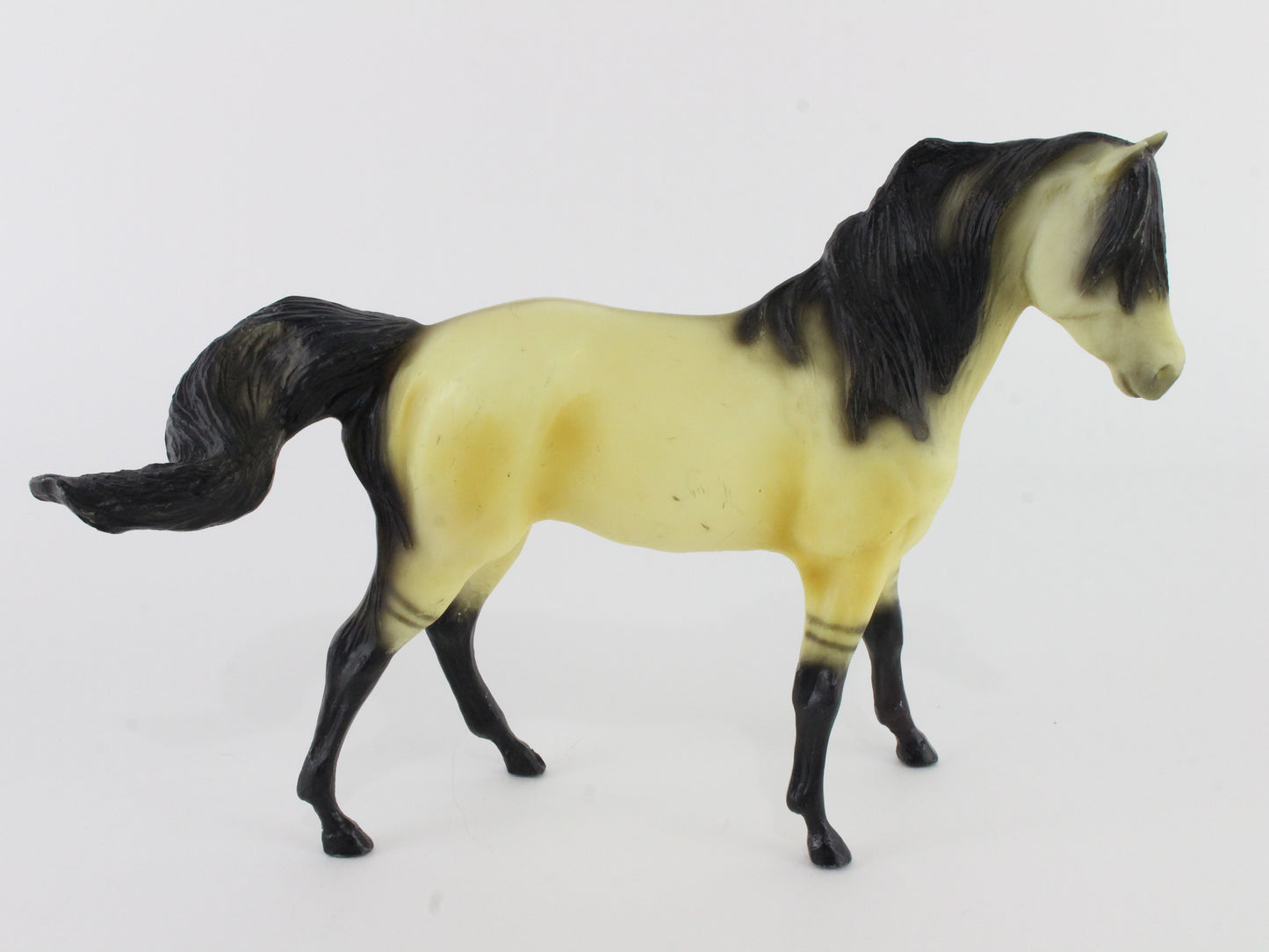 Mestenos Mother Buckskin Mare Breyer #4810 Classic Size Horse