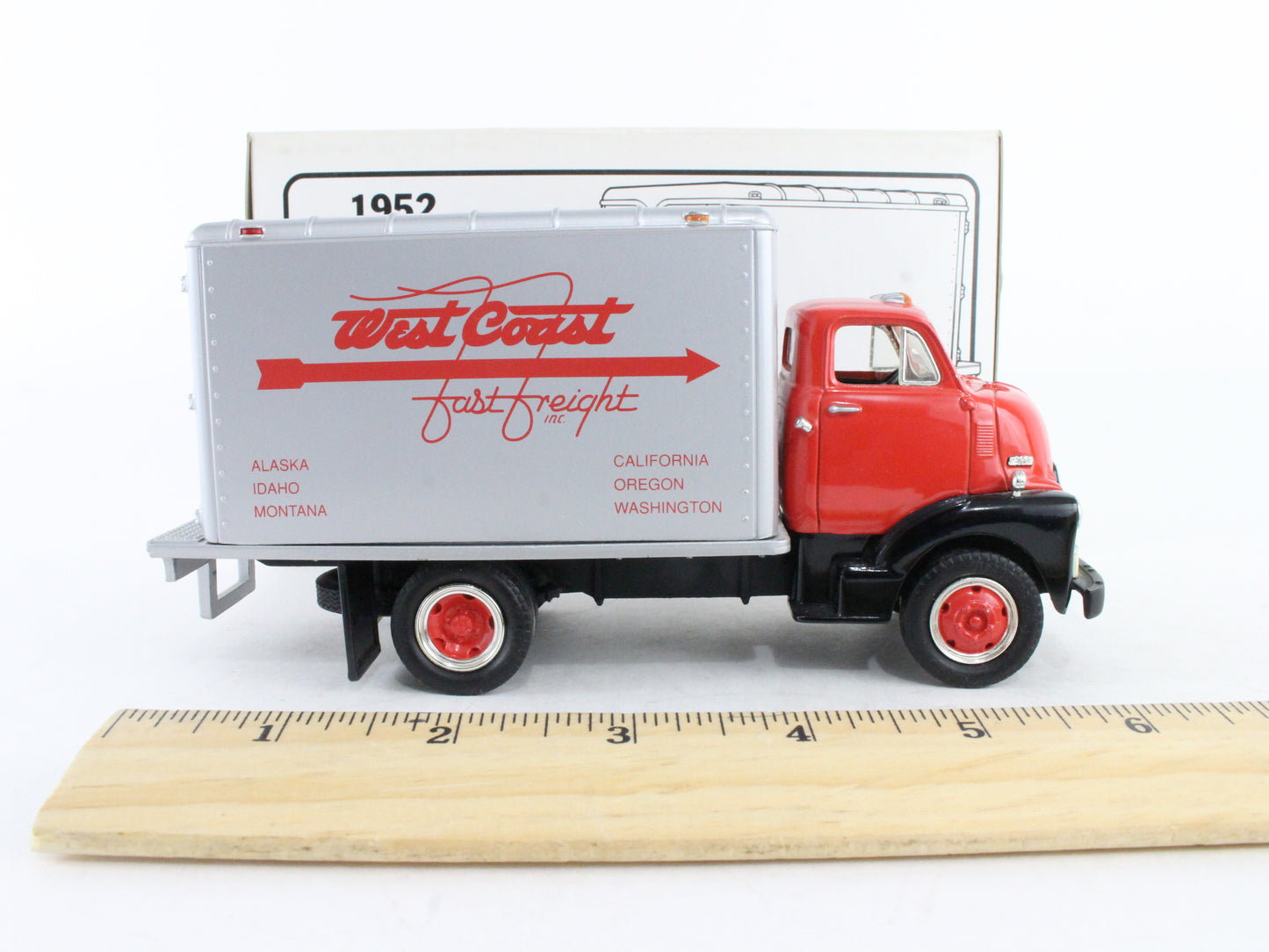 1952 GMC Dry Goods Van West Coast Fast Freight First Gear 1:34 Scale 19-1007