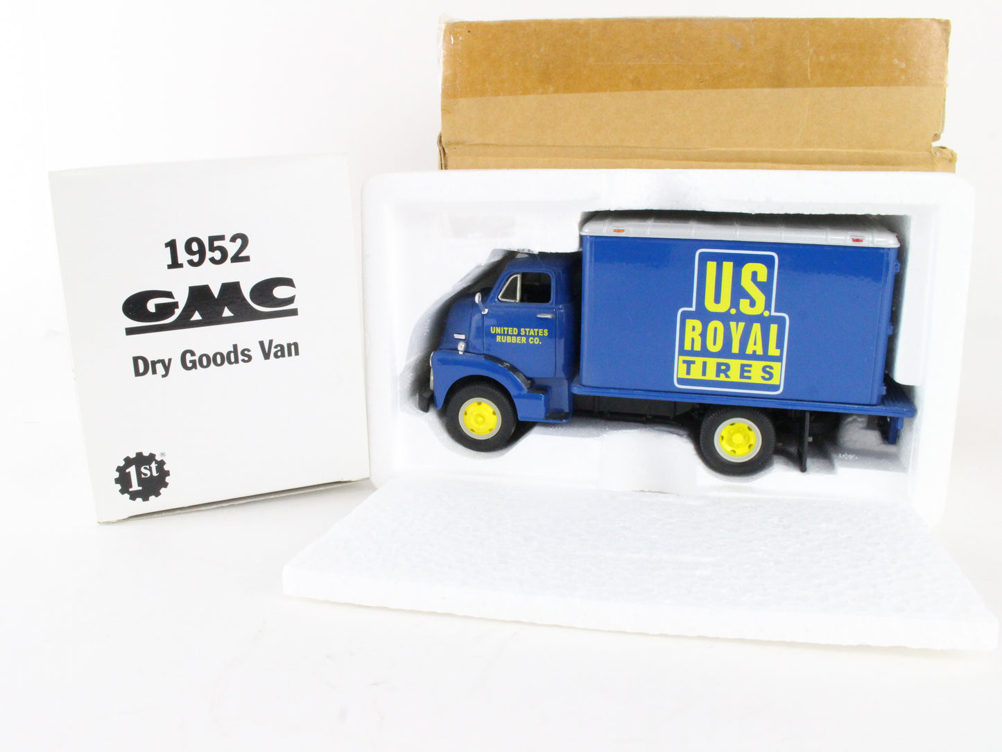 1952 GMC Dry Goods Van Us Royal Tires First Gear 1:34 Model 19-1504