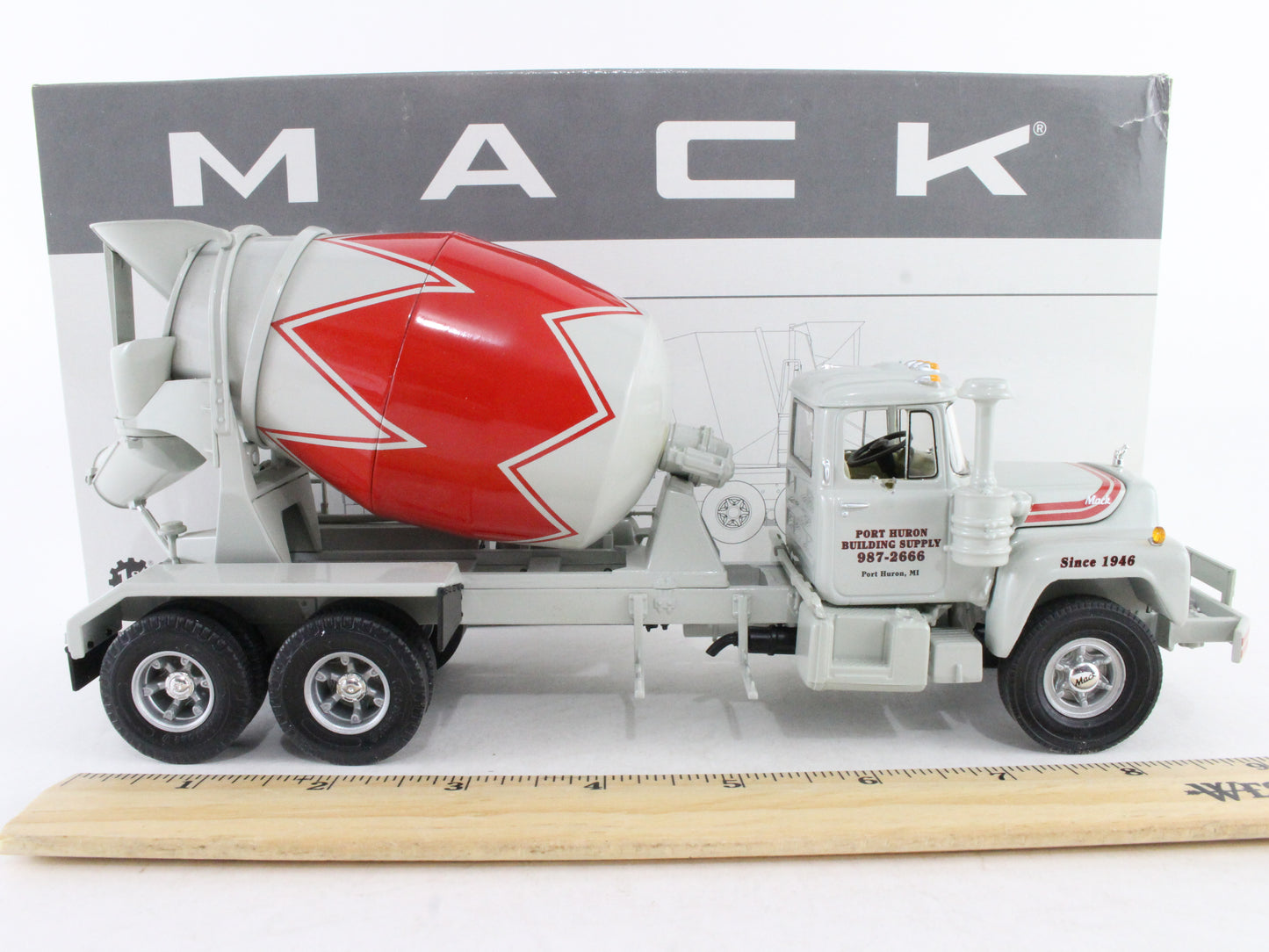 Mack R-Model Mixer Port Huron First Gear 1:34 Scale Model 19-2652