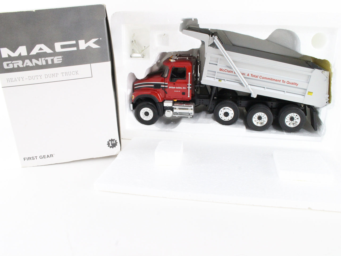 Mack Granite Heavy-duty Dump Truck Mcclain First Gear 1:34 Model 10-3005