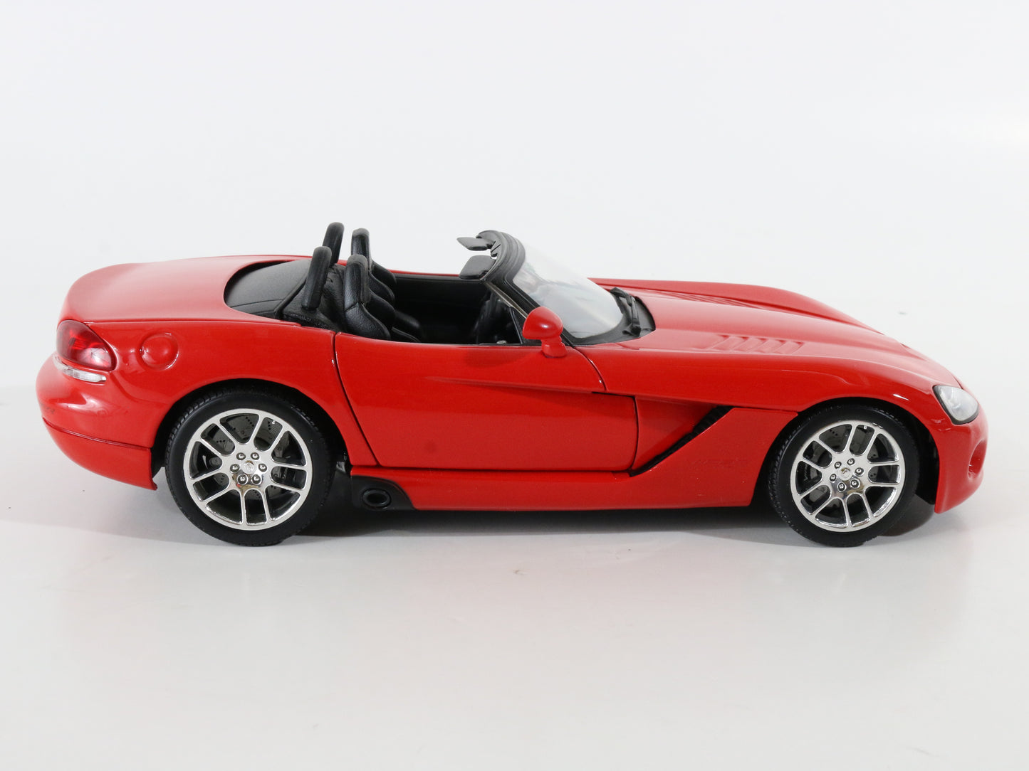 Dodge Viper SRT 10 Convertible Red Maisto 1:18 Metal Model Car