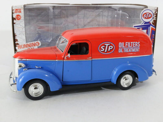 1939 Chevrolet Panel Truck STP Running On Empty Greenlight 1:24 Model Car 85022