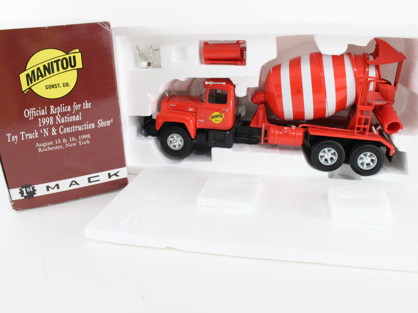 Mack R-Model Mixer Manitou First Gear 1:34 Model 19-2260