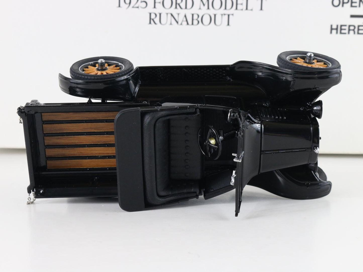 1925 Ford Model T Runabout Convertible Black Danbury Mint 1:24 Model Car