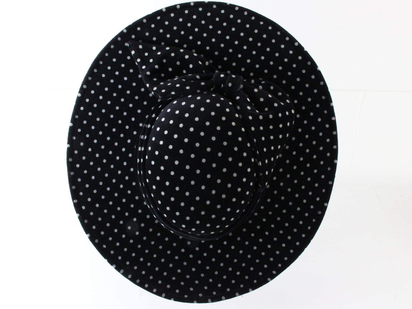 Sonni Of California Ladies Black And White Polka Dot Hat W/ Bow 6 5/8 53cm