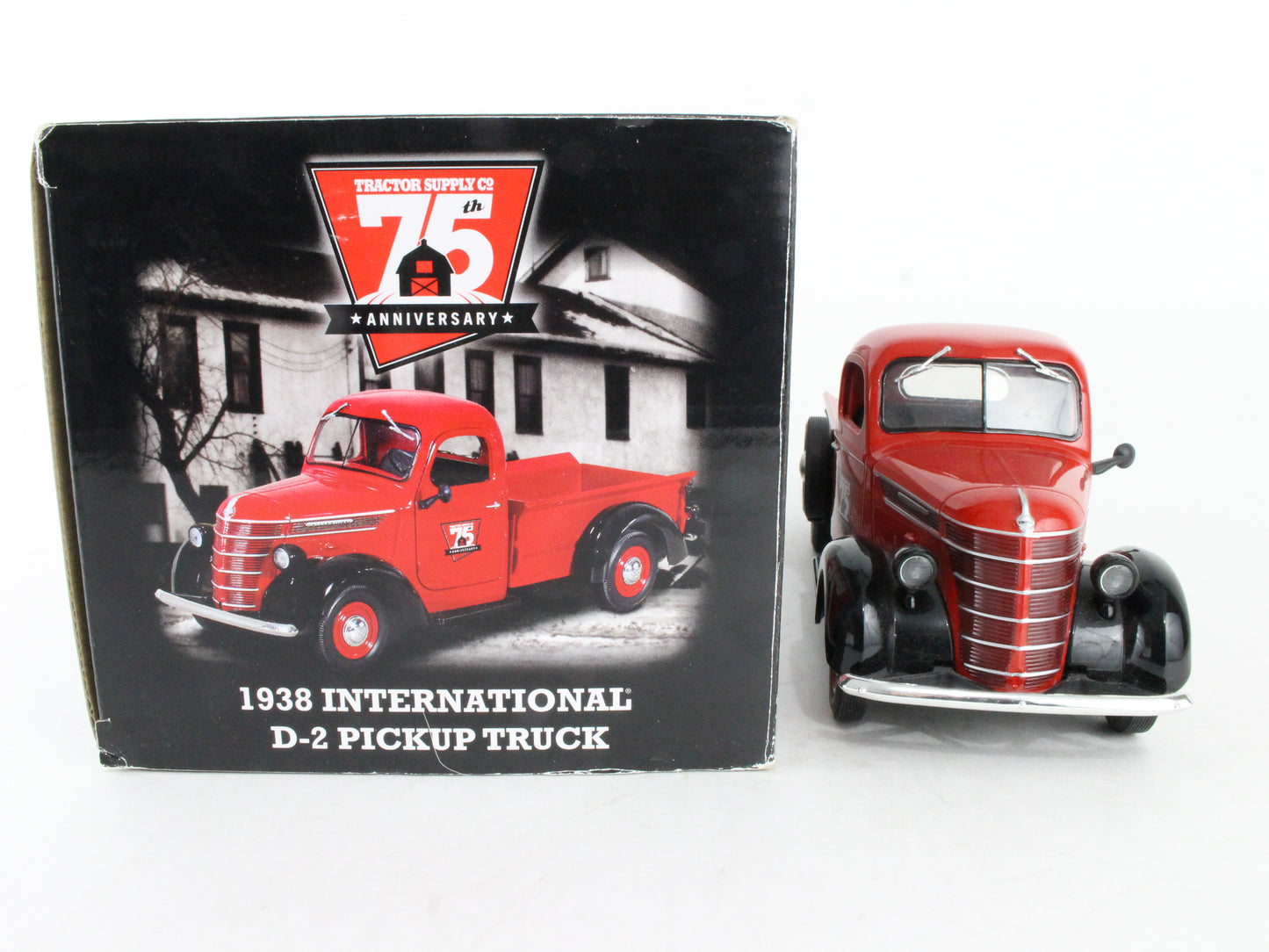 1938 International D-2 Pickup Truck Tractor Supply 1:25 First Gear 1054618