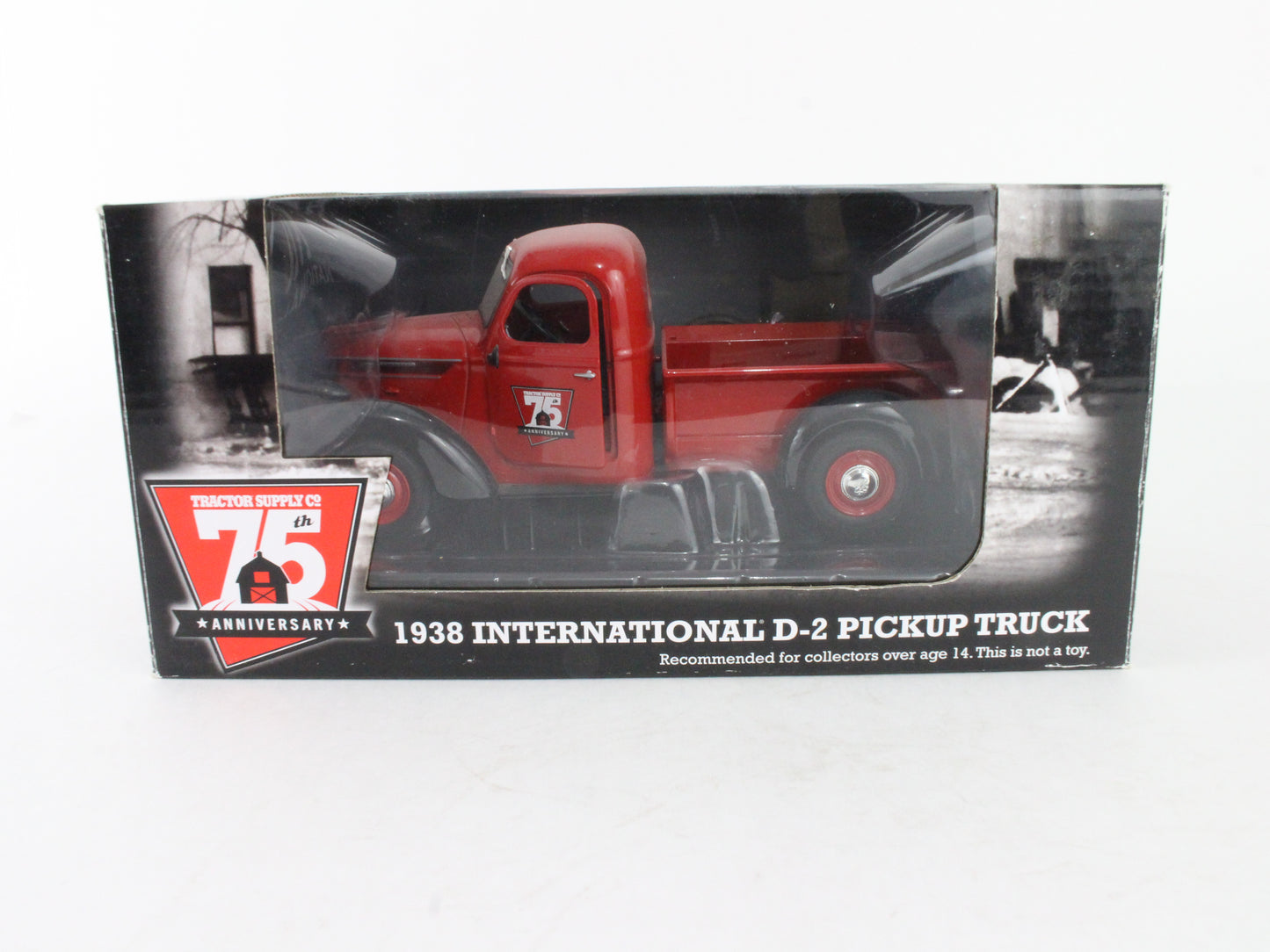 1938 International D-2 Pickup Truck Tractor Supply 1:25 First Gear 1054618