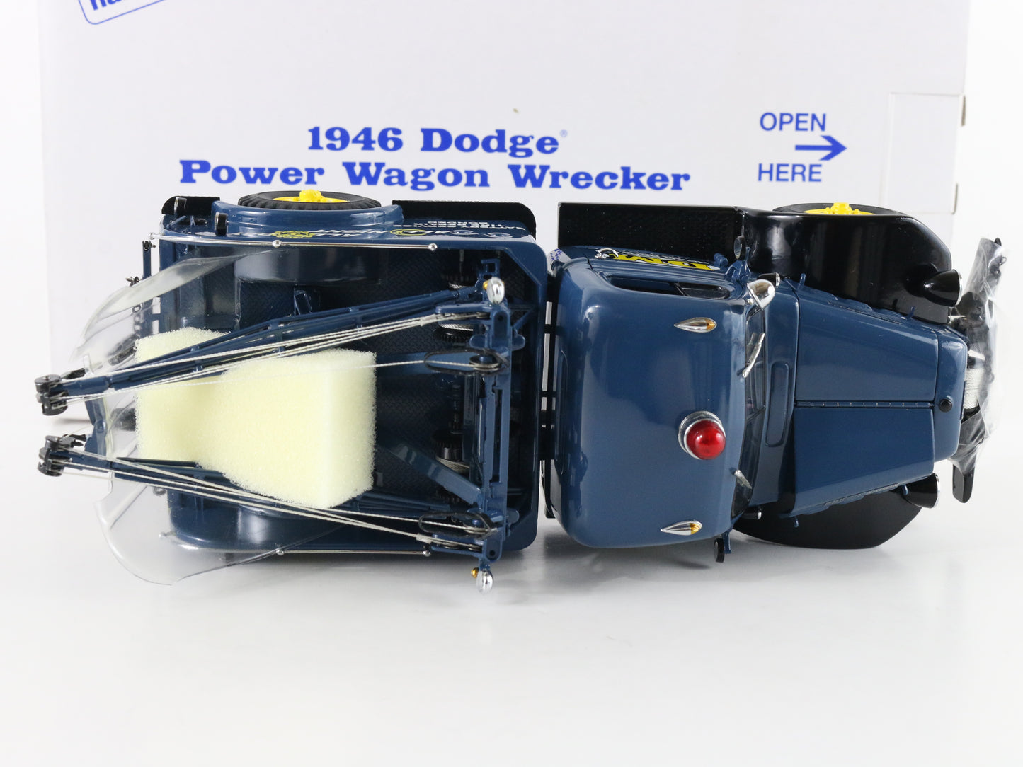 1946 Dodge Power Wagon Wrecker DM Service Blue Danbury Mint 1:24 Model Car