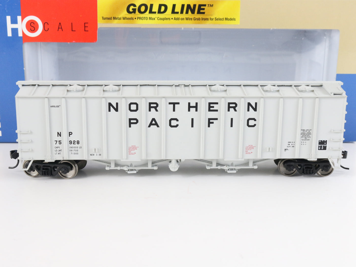 Northern Pacific NP 75928 50' Airslide Covered Hopper Walthers HO Gold 932-3726