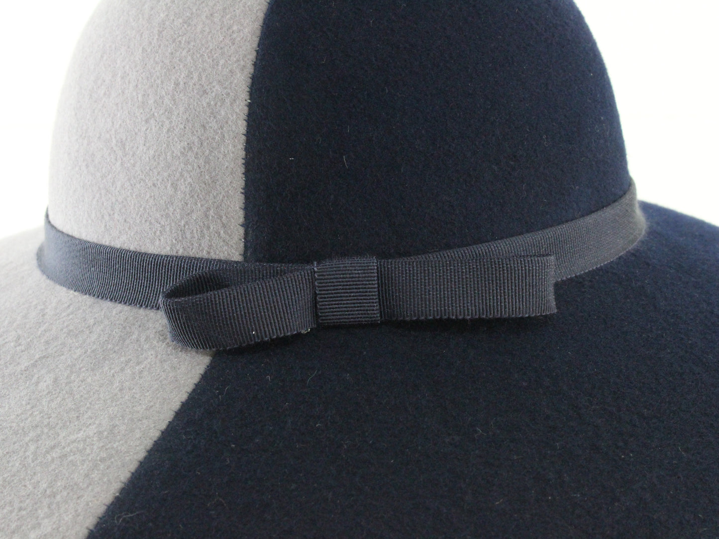 Sonni of California Ladies Navy Blue and Gray Wool Felt Boutique Hat 6 3/4 54cm