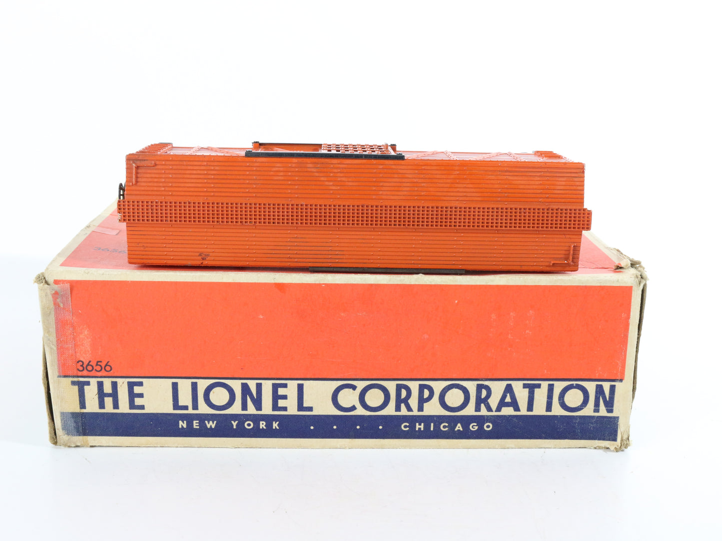 Lionel O Postwar 3656 Orange Operating Cattle Car W/ Box & Stockyard + COWS