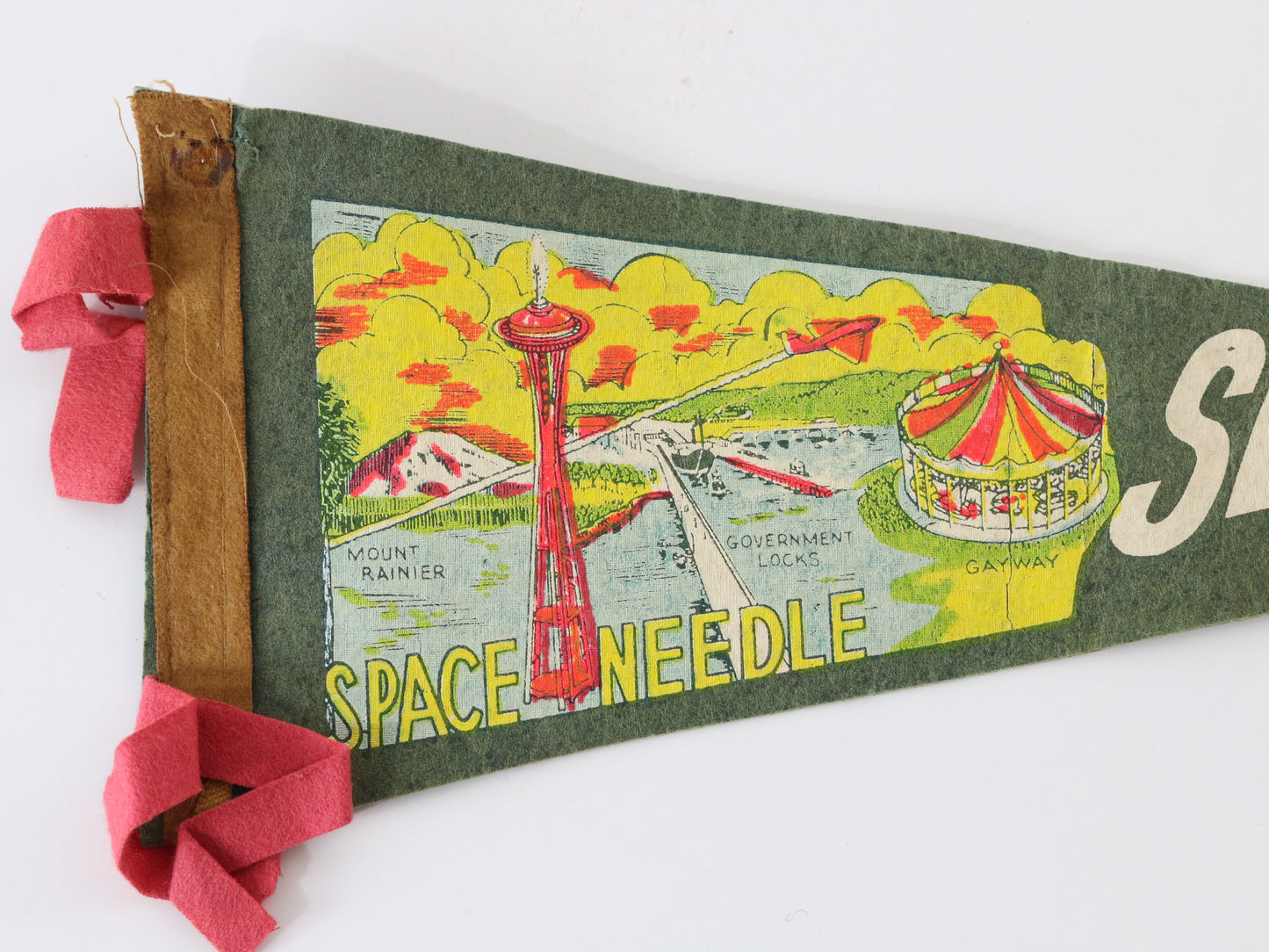 Seattle Space Needle USA Vintage Green Felt Fabric Flag Pennant 10.25��� DAMAGED