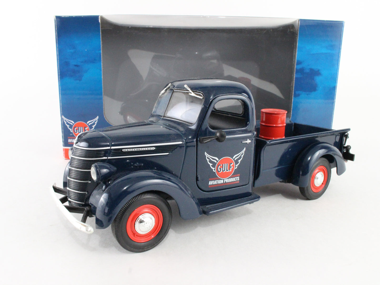 1938 International D-2 Pickup Truck Gulf Aviation First Gear 1:25 Scale 49-0312