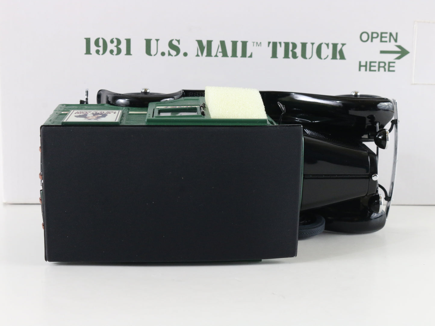 1931 US Mail Truck 11427 Black & Green Danbury Mint 1:24 Model Car