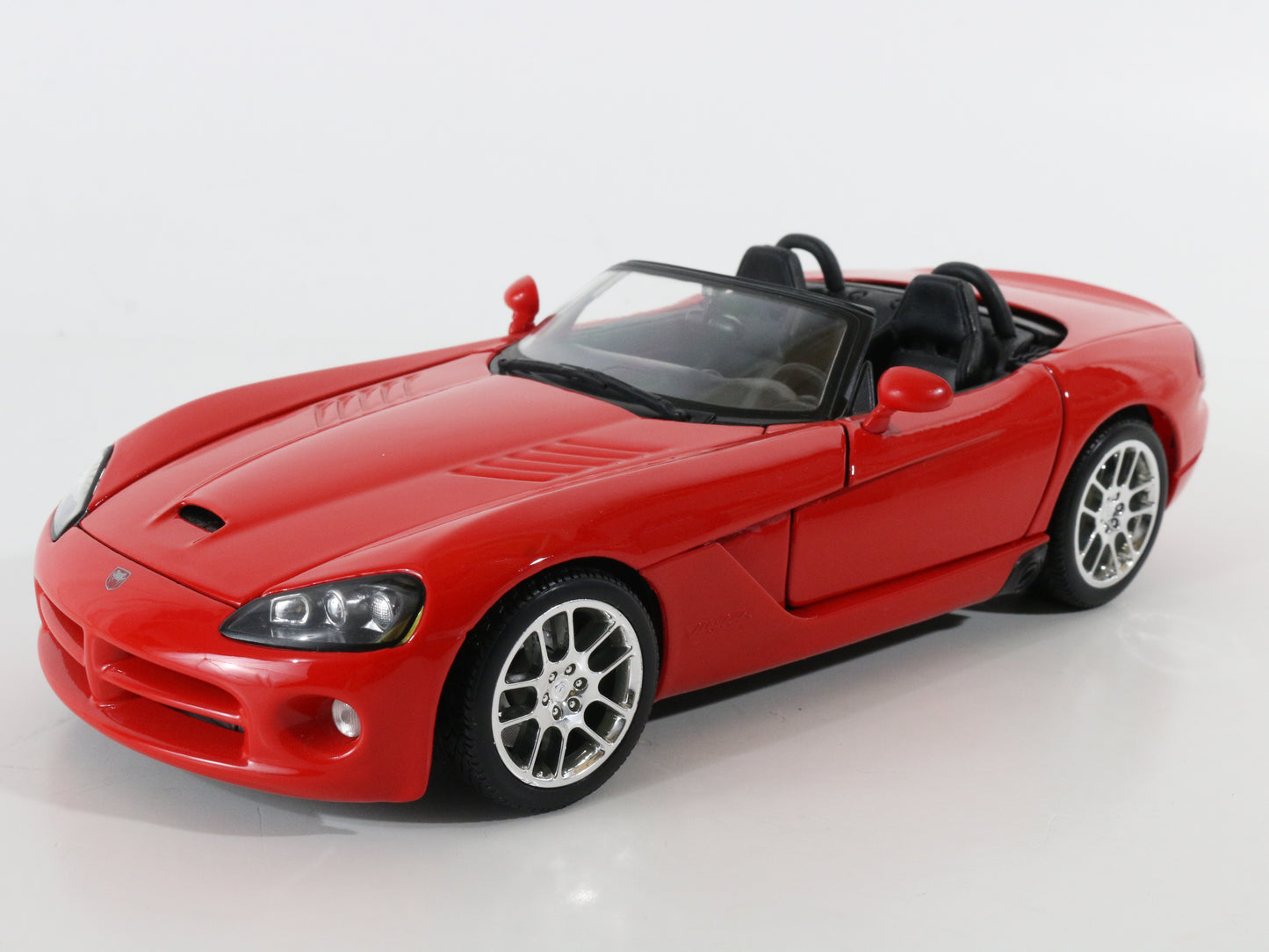 Dodge Viper SRT 10 Convertible Red Maisto 1:18 Metal Model Car