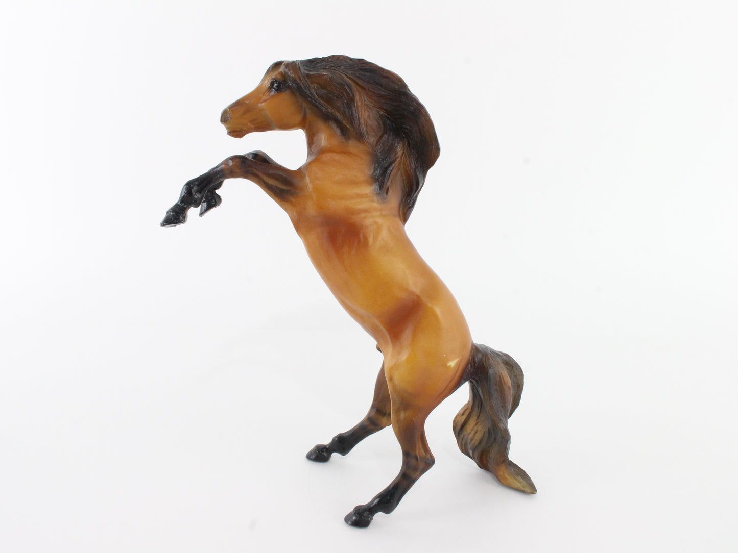 Fighting Mesteno Dark Buckskin Breyer #4811 Classic Size