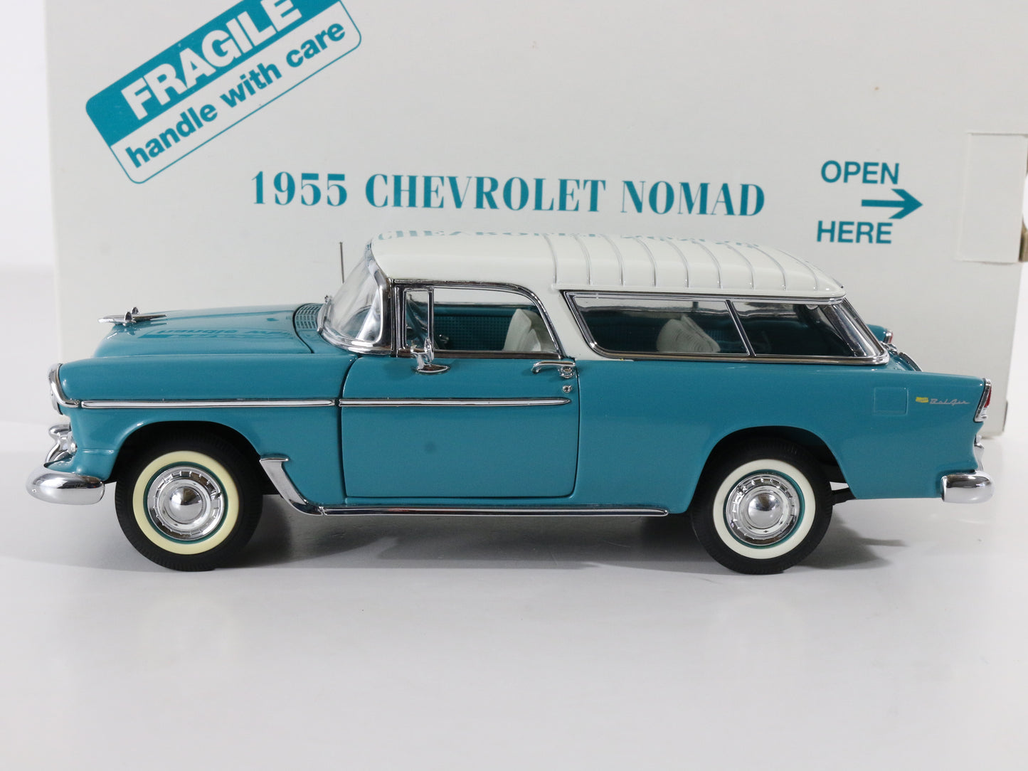 1955 Chevrolet Nomad Light Blue & White Danbury Mint 1:24 Model Car W/ Box