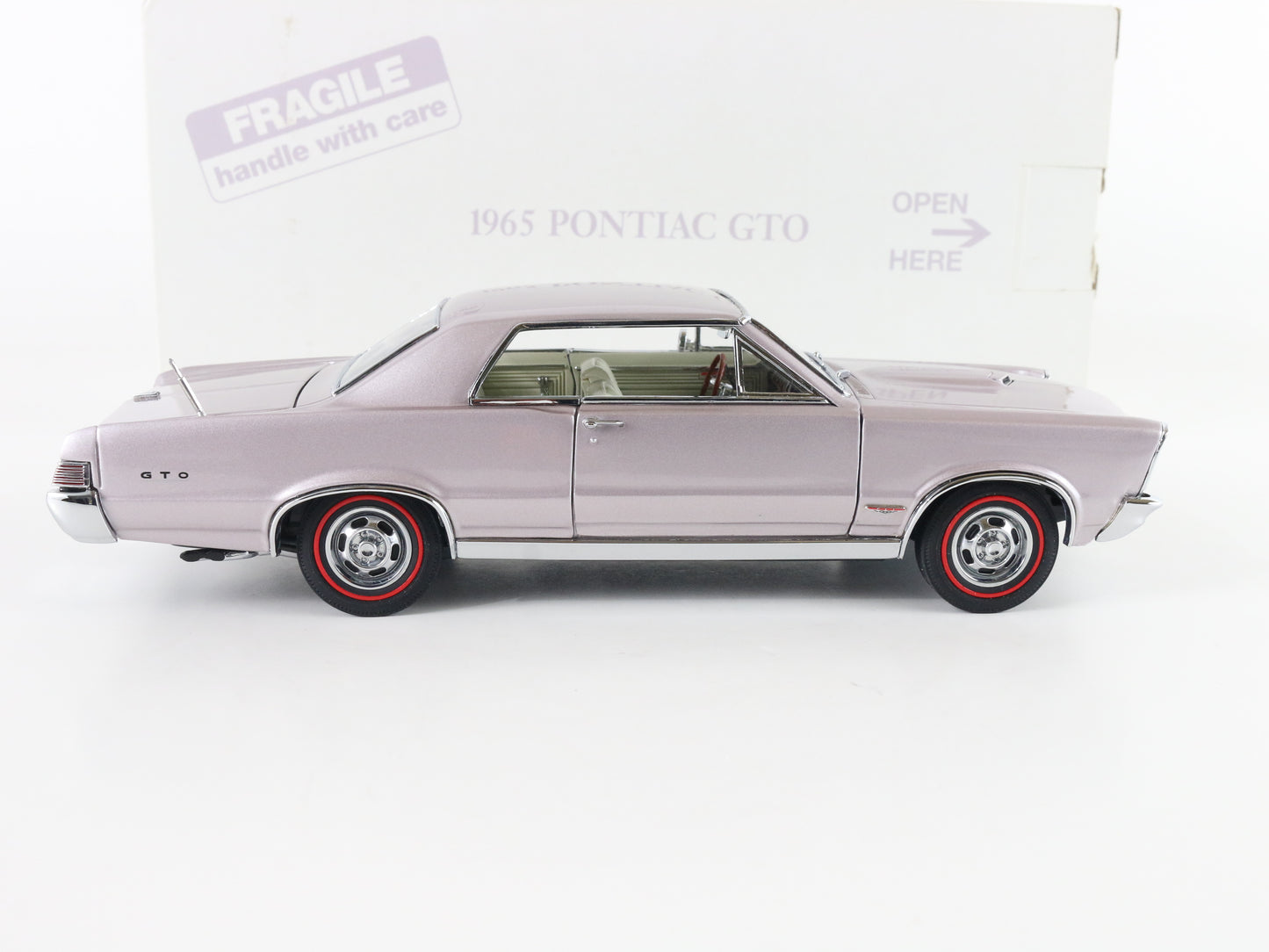 1965 Pontiac GTO Iris Mist Danbury Mint 1:24 Model Car