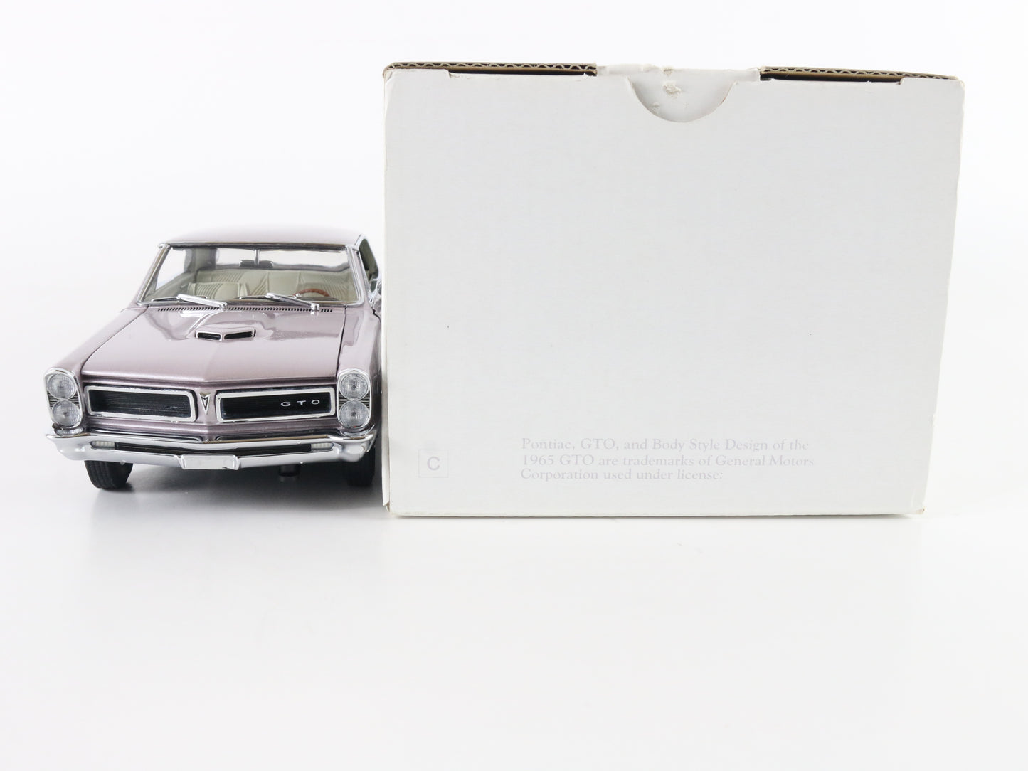 1965 Pontiac GTO Iris Mist Danbury Mint 1:24 Model Car