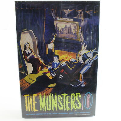 The Munsters Living Room Model Kit Polar Lights Playing Mantis Universal 5013