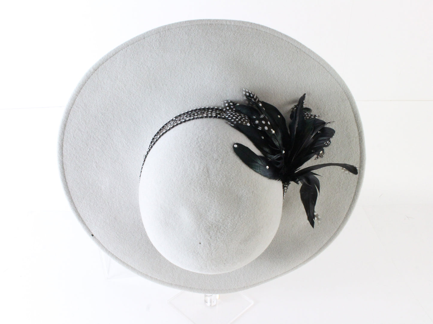 George Z'amaul New York Ladies Alabaster Gray Felt Hat W/ Feathers 7 1/8 57cm