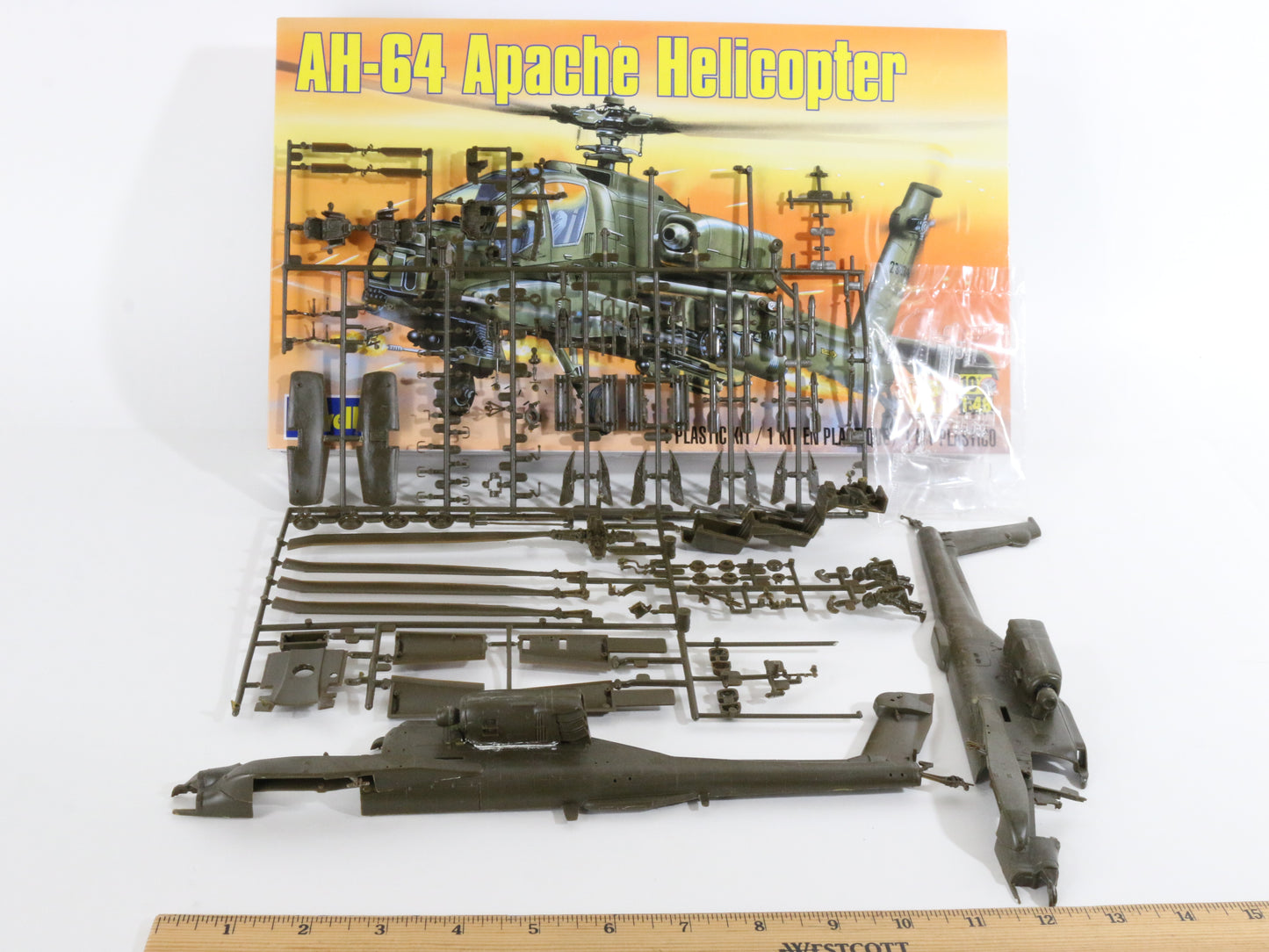 Apache AH-64 Military Helicopter Revell Plastic Model Kit 1:48 85-5443