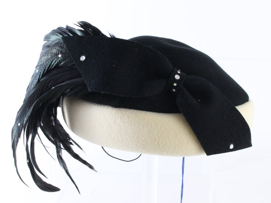 Mr John Classic Ladies Black and White Wool Felt Hat W/ Feathers 6 7/8 55cm