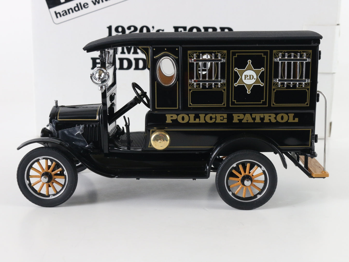 1920s Ford Model T Paddy Wagon Police Patrol Danbury Mint 1:24 Model Car