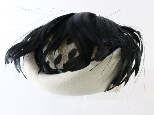 Sonni Of California Ladies White Boutique Hat W/ Black Feathers 7 1/8 57cm