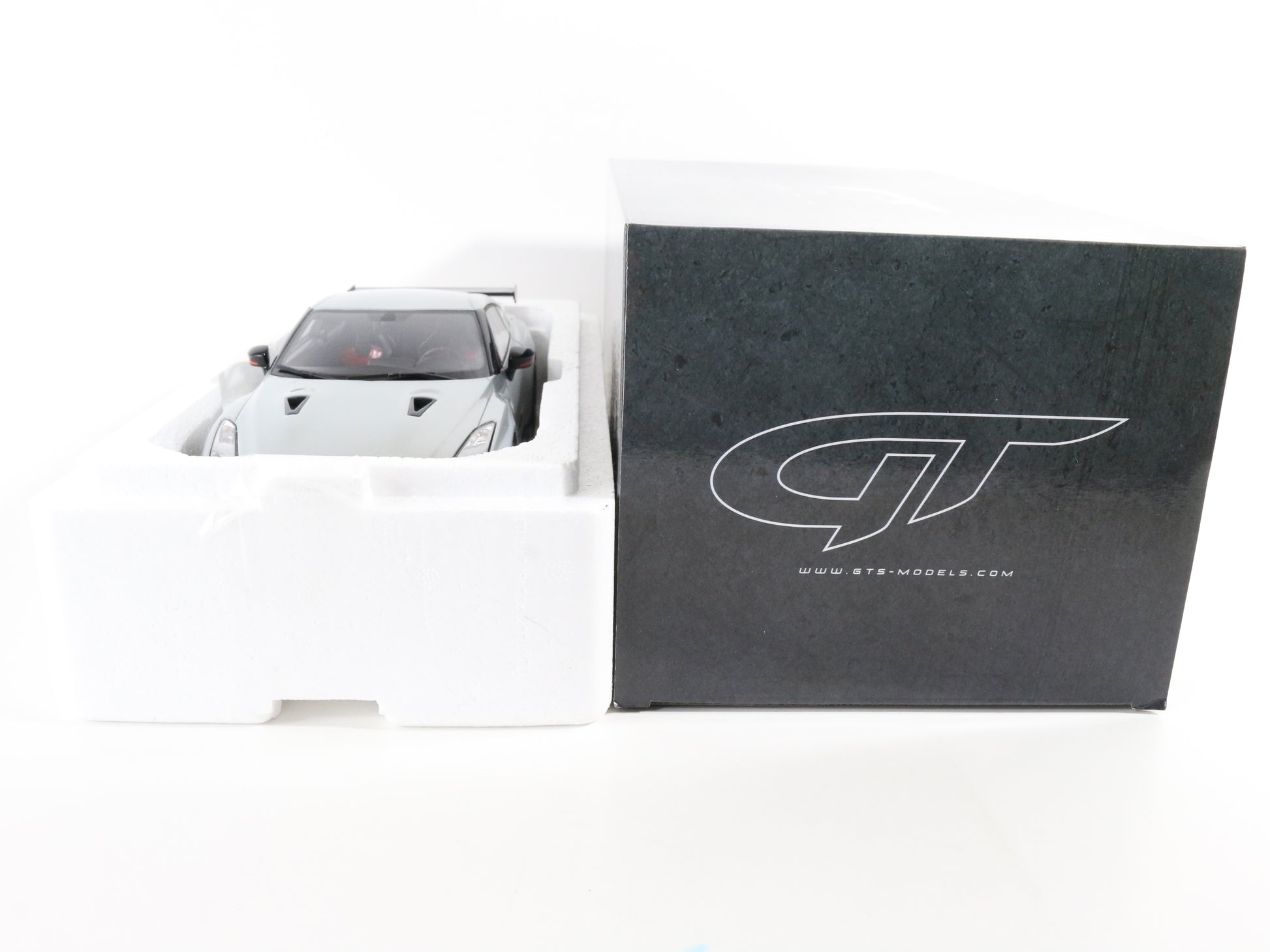 Nissan GT-R R35 NISMO Silver GT Spirit 1:18 Model Car