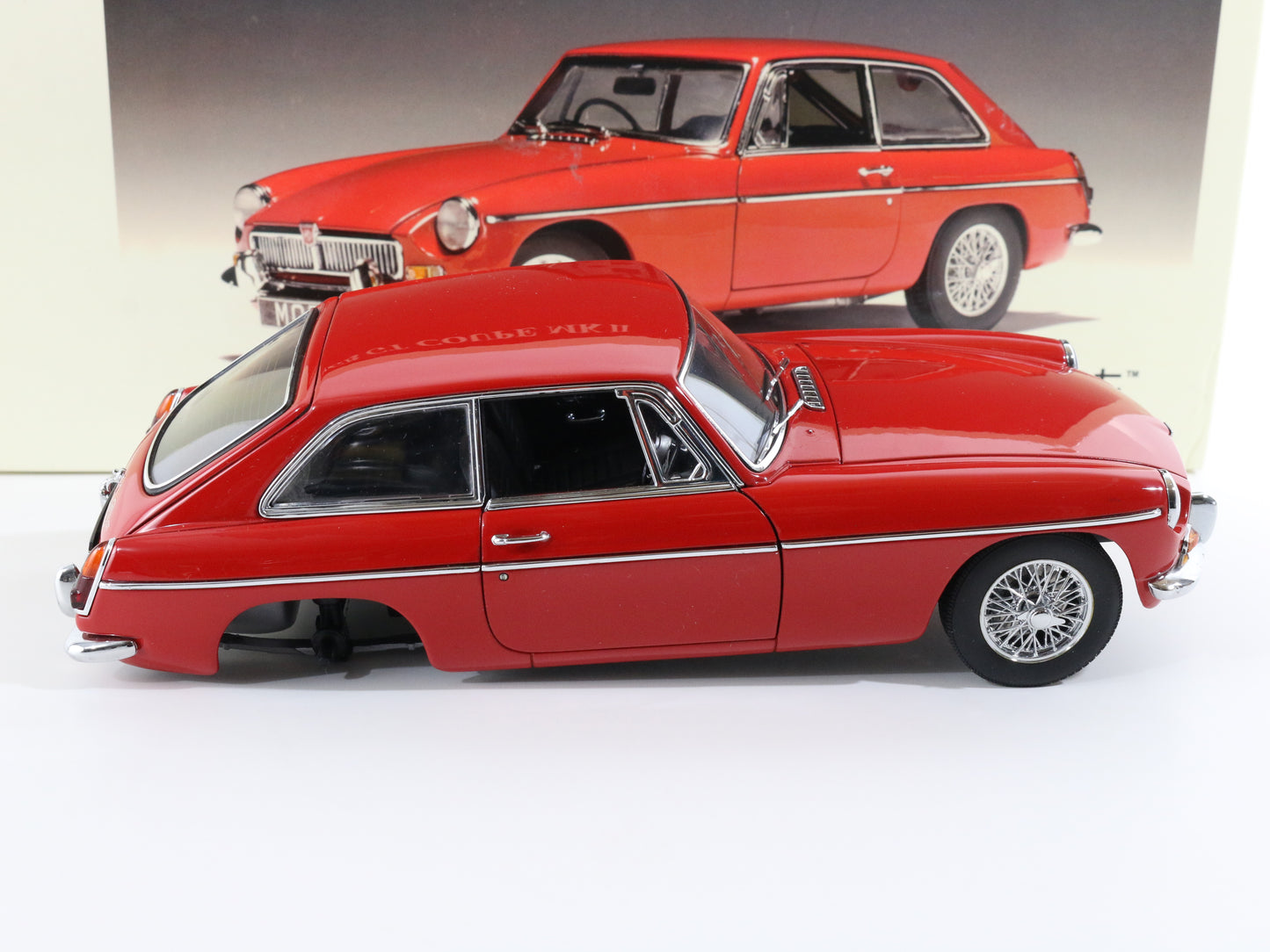 MGB GT Coupe MKII 69 Red Autoart Millennium 1:18 Scale Model Car 76601