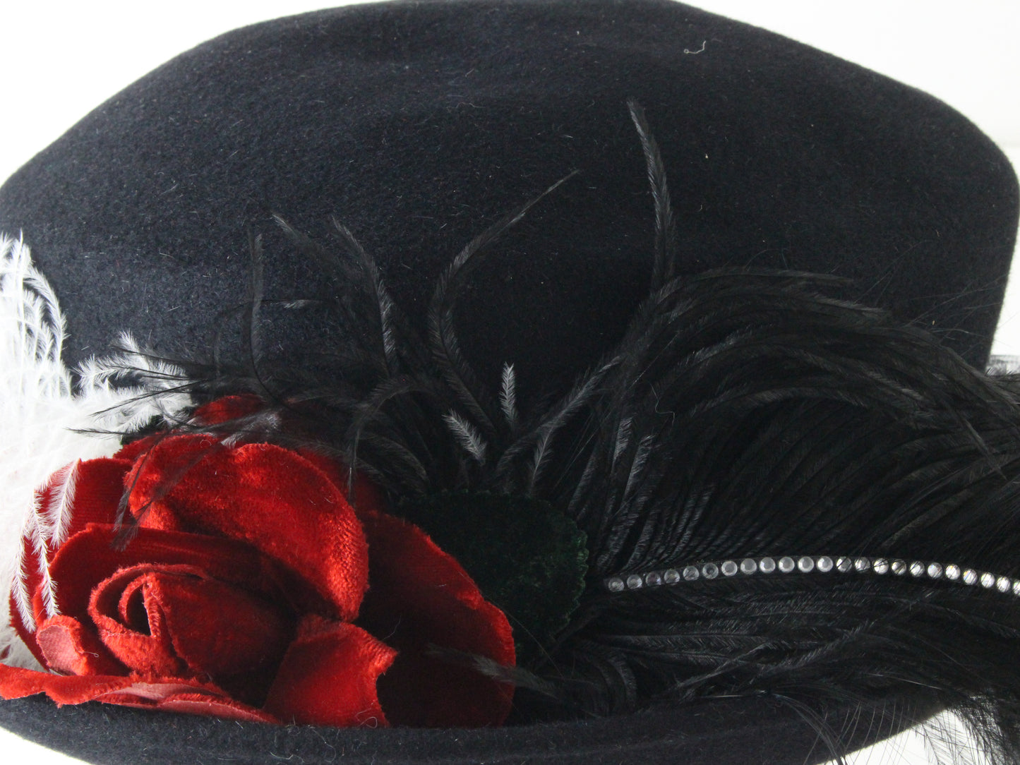 Chapeau Creations Ladies Black Fancy Boutique Felt Hat W/ Feathers 6 7/8 55cm