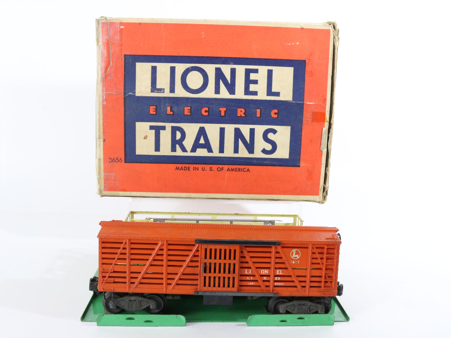 Lionel O Postwar 3656 Orange Operating Cattle Car W/ Box & Stockyard + COWS