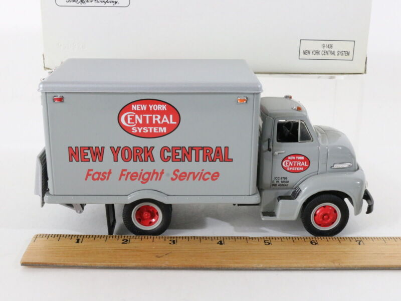 1953 Ford C-600 Straight Truck New York Central First Gear 1:34 Model 19-1436