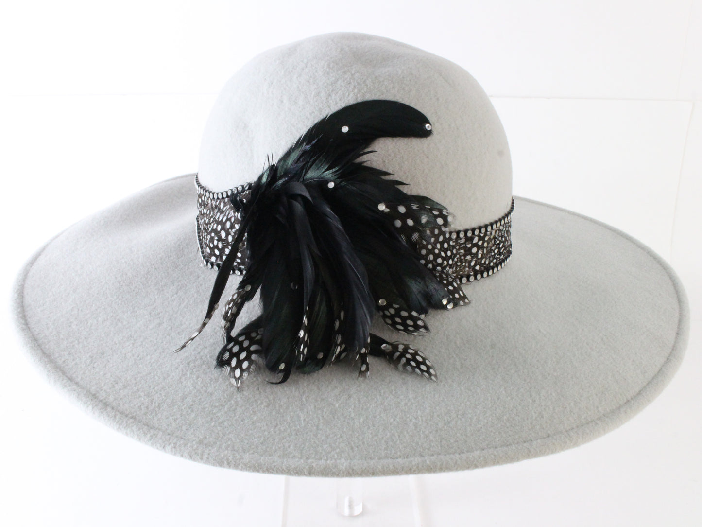 George Z'amaul New York Ladies Alabaster Gray Felt Hat W/ Feathers 7 1/8 57cm