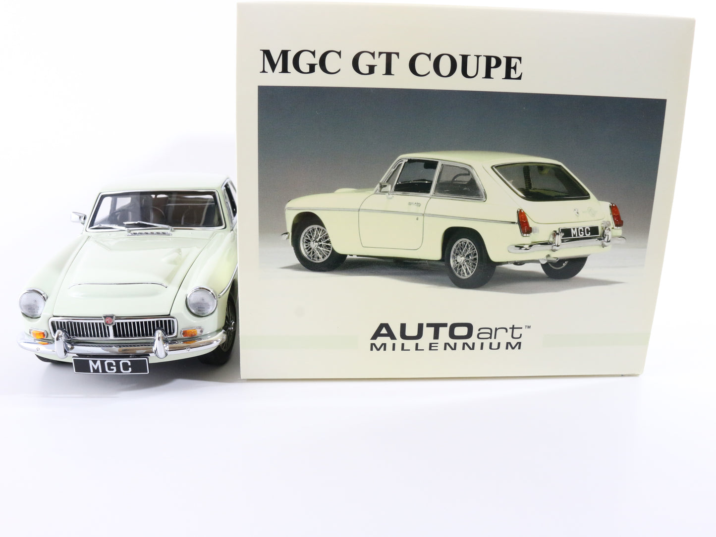 MGC GT Coupe Snowberry White Millennium Series AutoART 1:18 Model Car 76621