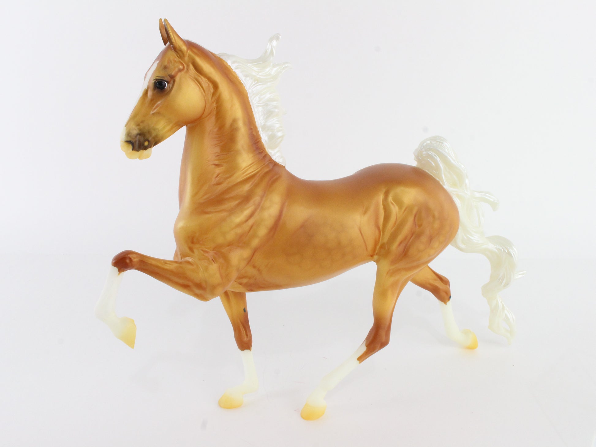 Dappled Palomino Saddlebred 70th Anniversary Breyer #8224 Traditional Size