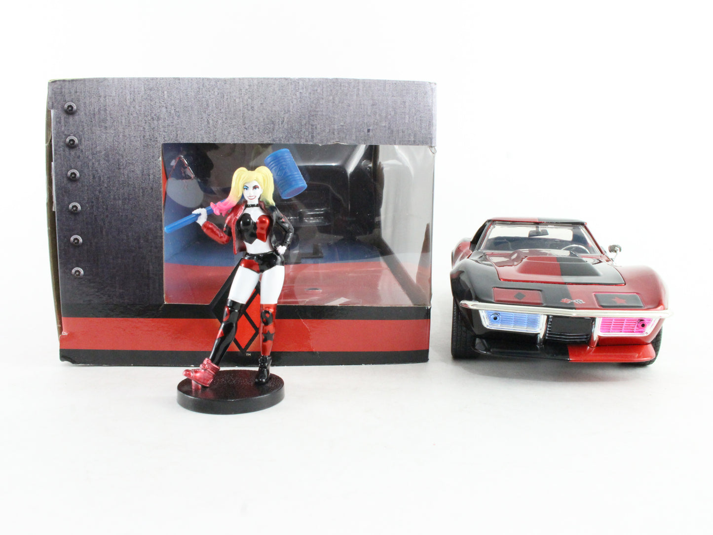 Harley Quinn Figure w/ 1969 Chevy Corvette Stingray Jada 1:24 Scale Model 31196