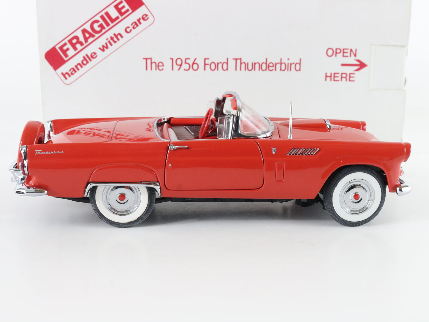 1956 Ford Thunderbird Convertible Red Danbury Mint 1:24 Model Car