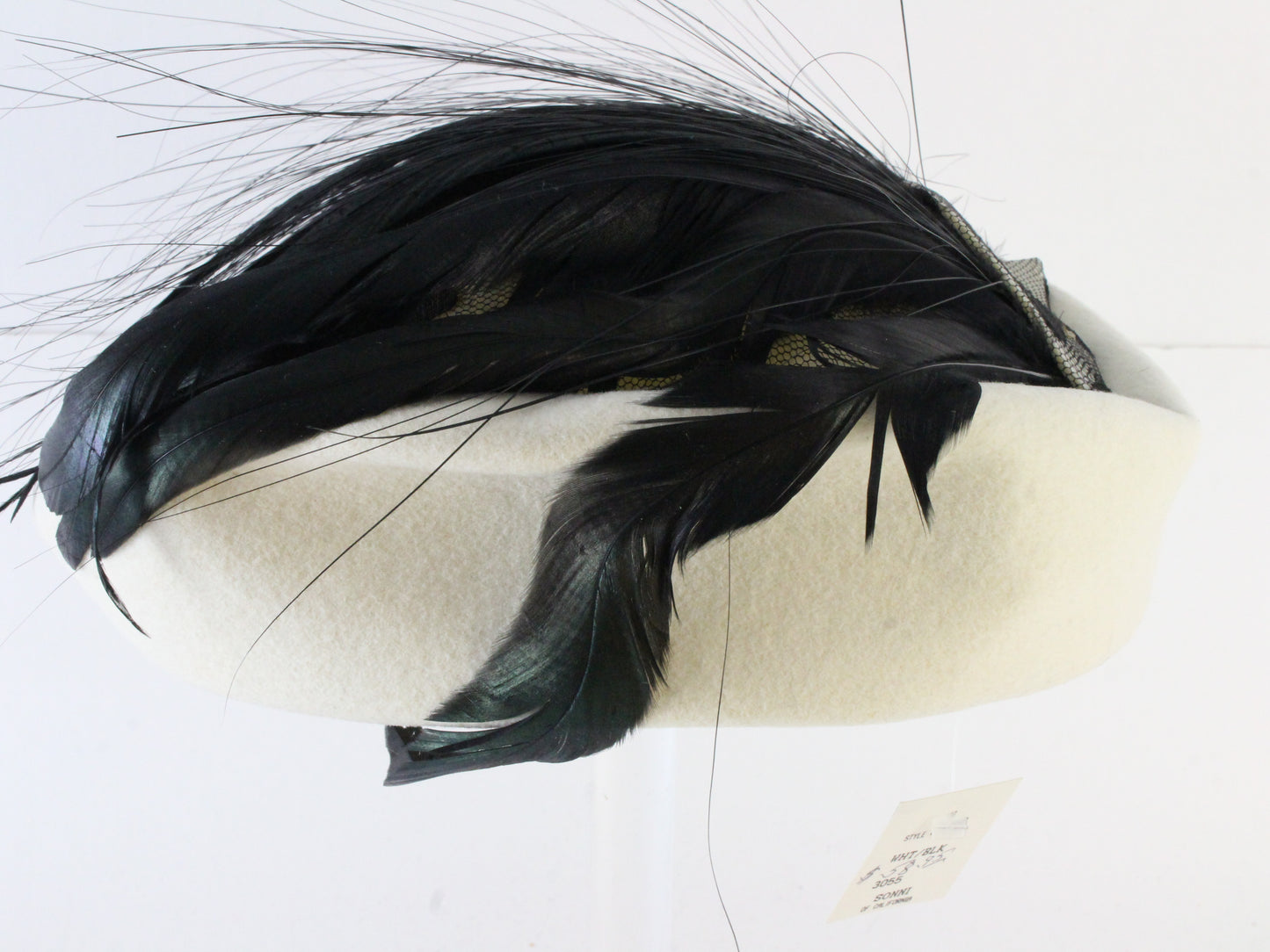 Sonni of California Ladies White and Black Wool Felt Hat W/ Feathers 7 1/8 57cm