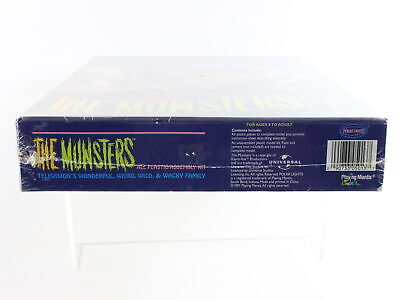 The Munsters Living Room Model Kit Polar Lights Playing Mantis Universal 5013