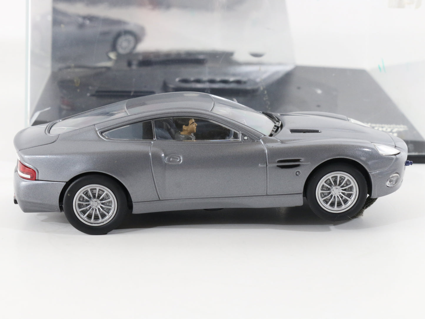 James Bond 007 Aston Martin V12 Vanquish Die Another Day 1:32 Carrera Slot Car