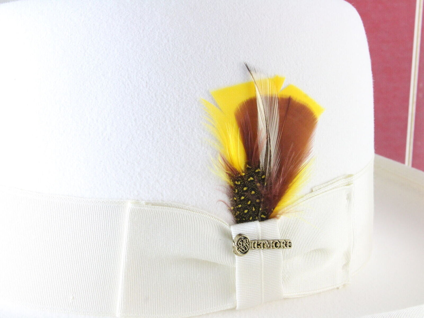 Biltmore Imperial Mens Eggshell White Felt Homburg W/ Yellow Feathers 7 56cm