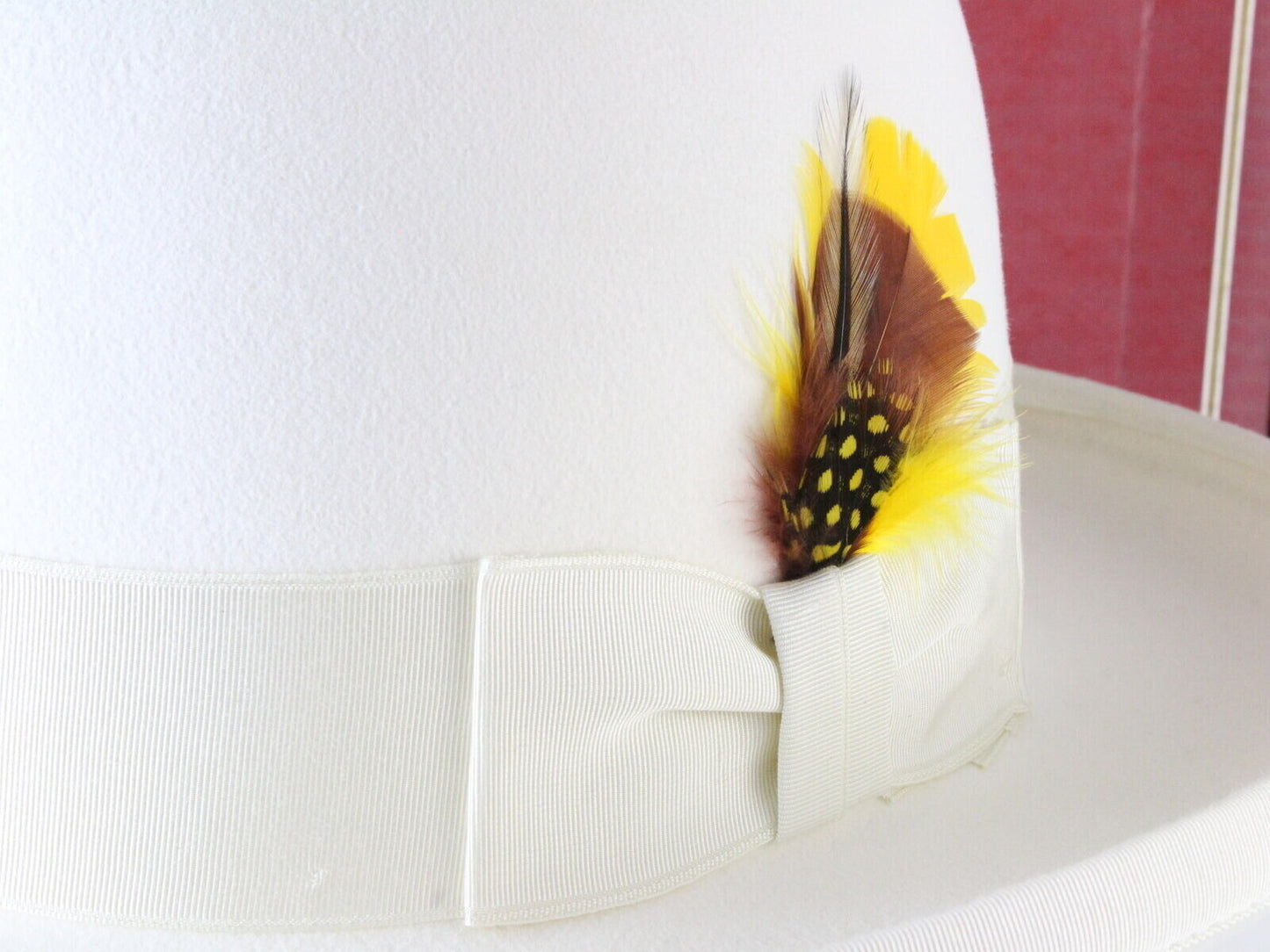 Biltmore Imperial Eggshell White Mens Felt Homburg W/ Yellow Feather 7 56cm