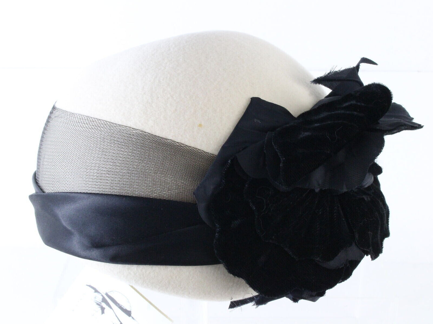 Joe Bill Miller Ladies White And Black Wool Felt Hat W/ Flowers 7 1/8 57cm