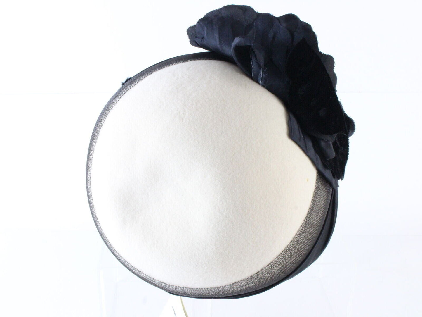 Joe Bill Miller Ladies White And Black Wool Felt Hat W/ Flowers 7 1/8 57cm